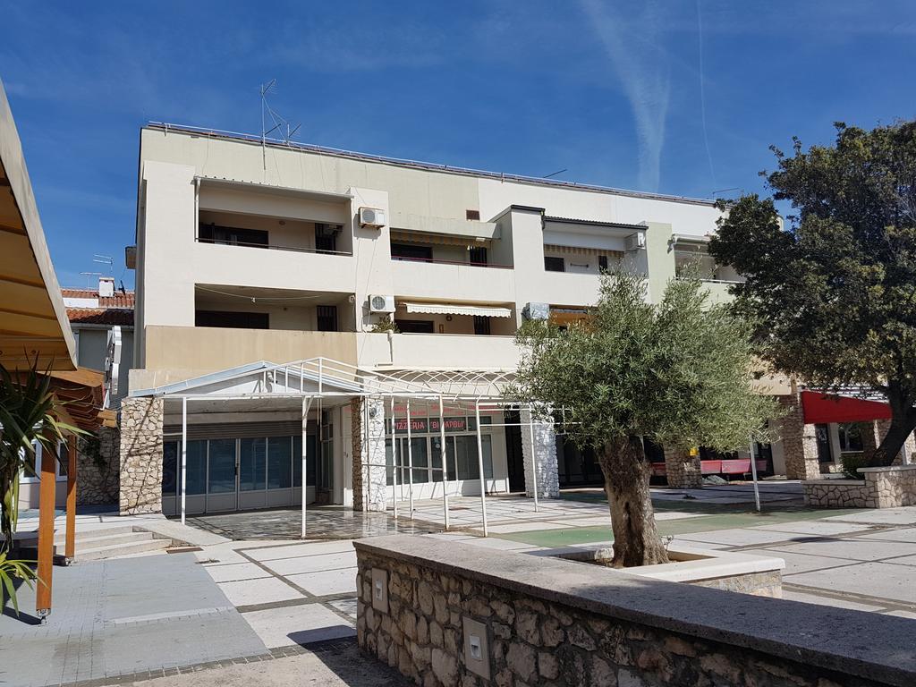 City Center Apartments Novalja Exterior foto